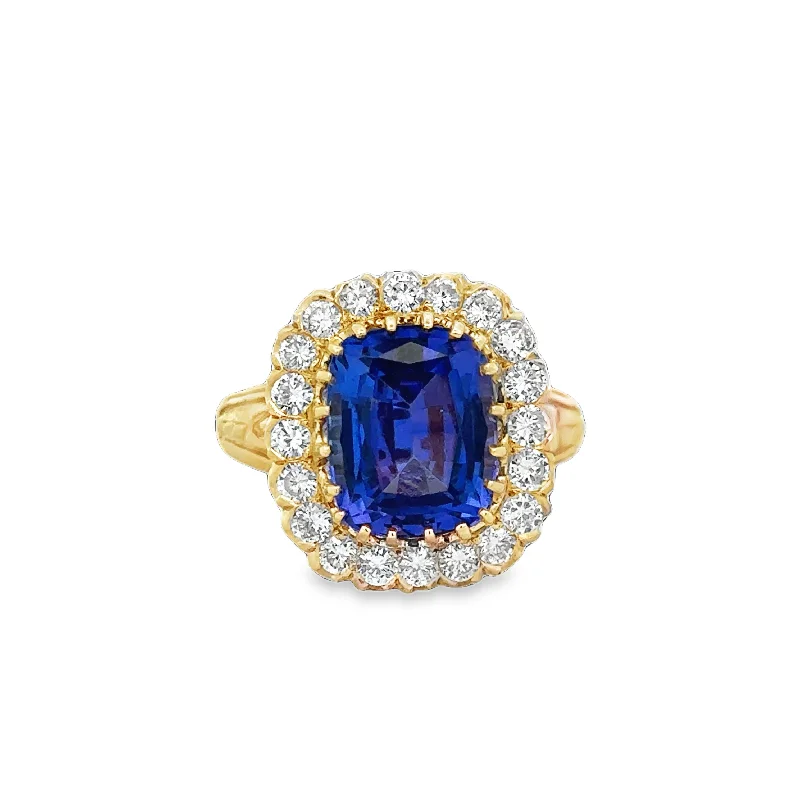 Tanzanite and Diamond Ring in Yellow Gold