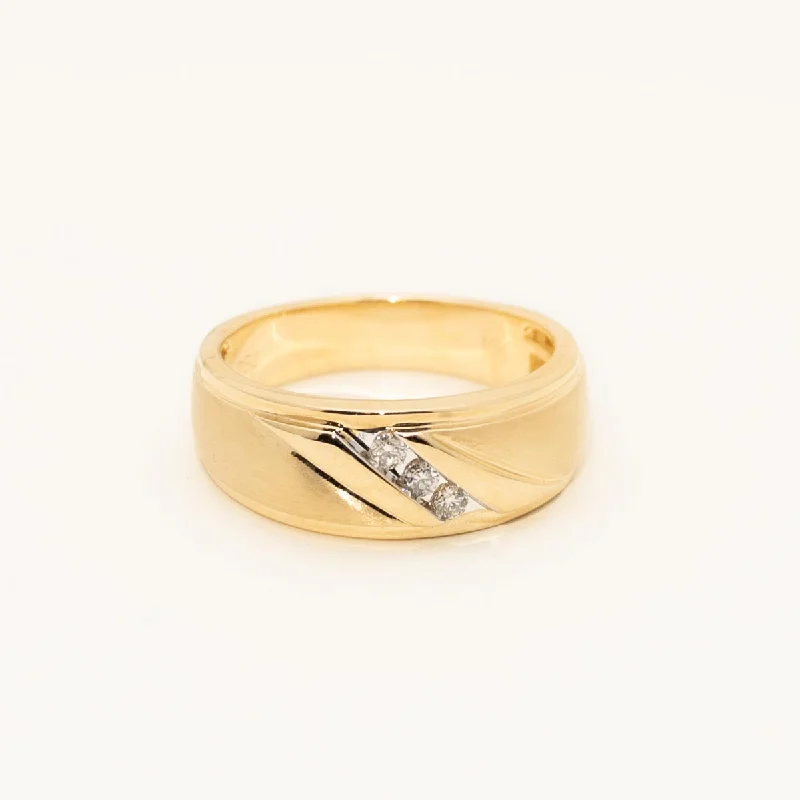 Mens Diamond Band in 10kt Yellow Gold (1/10ct tw)