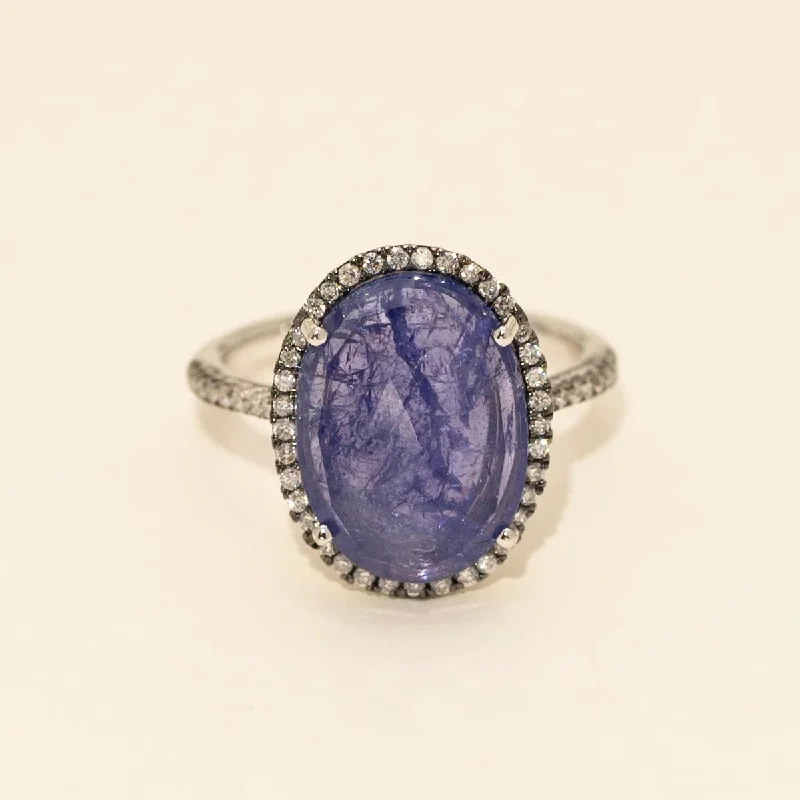 Oval Tanzanite Ring in 18kt White Gold with Diamonds (1/4ct tw)