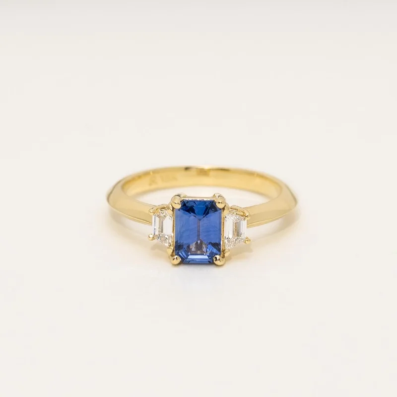 Emerald Cut Sapphire Ring in 18kt Yellow Gold with Diamonds (1/4ct tw)